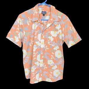 Patagonia men’s floral Hawaiian shirt full button front Medium